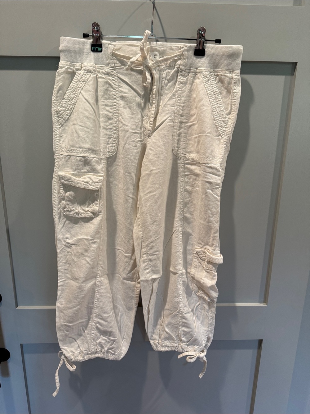 Aeropostale Cream Cargo Capris
